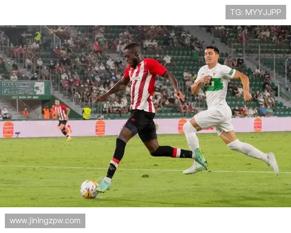 西甲赛季焦点：皇马巴萨竞争激烈 球员转会市场动态引关注